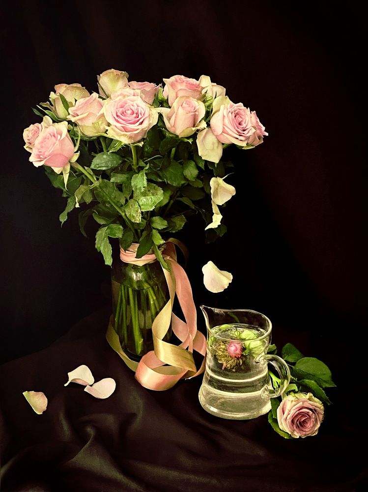 Розовые розы