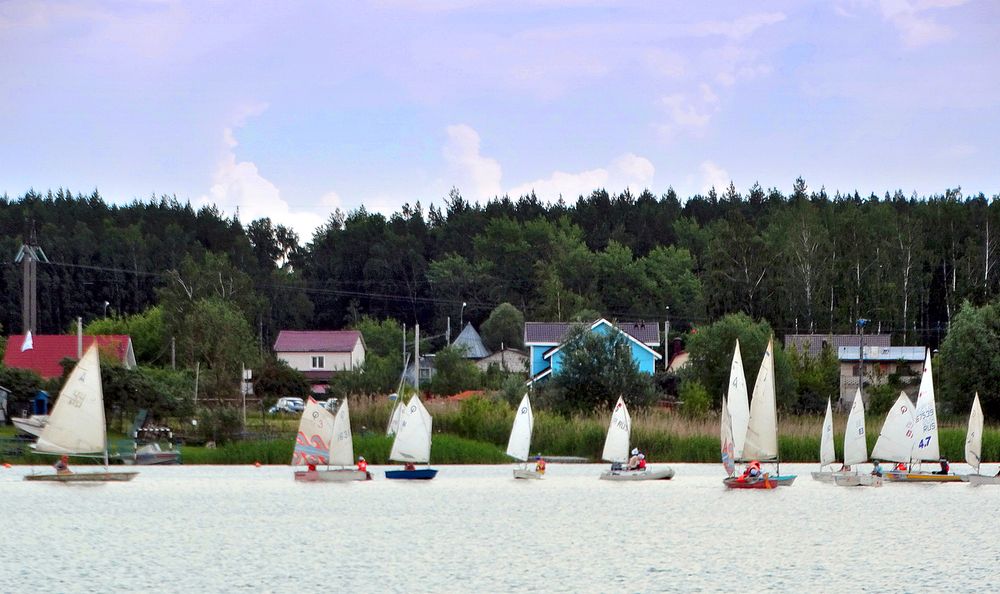 Парусная регата на озере
