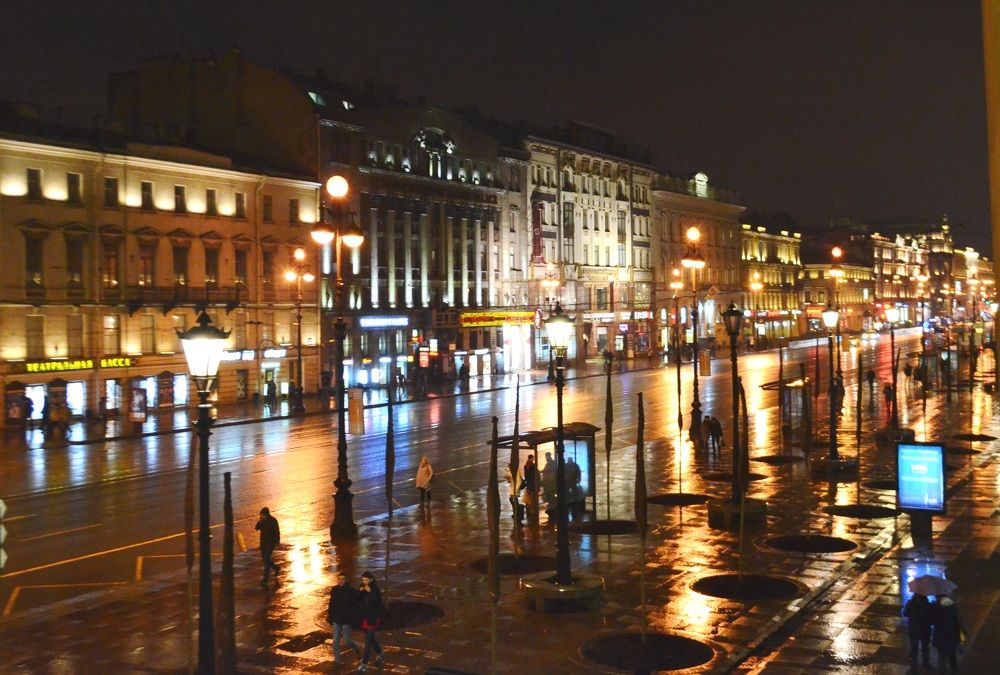 Дождливым вечером на Невском проспекте.