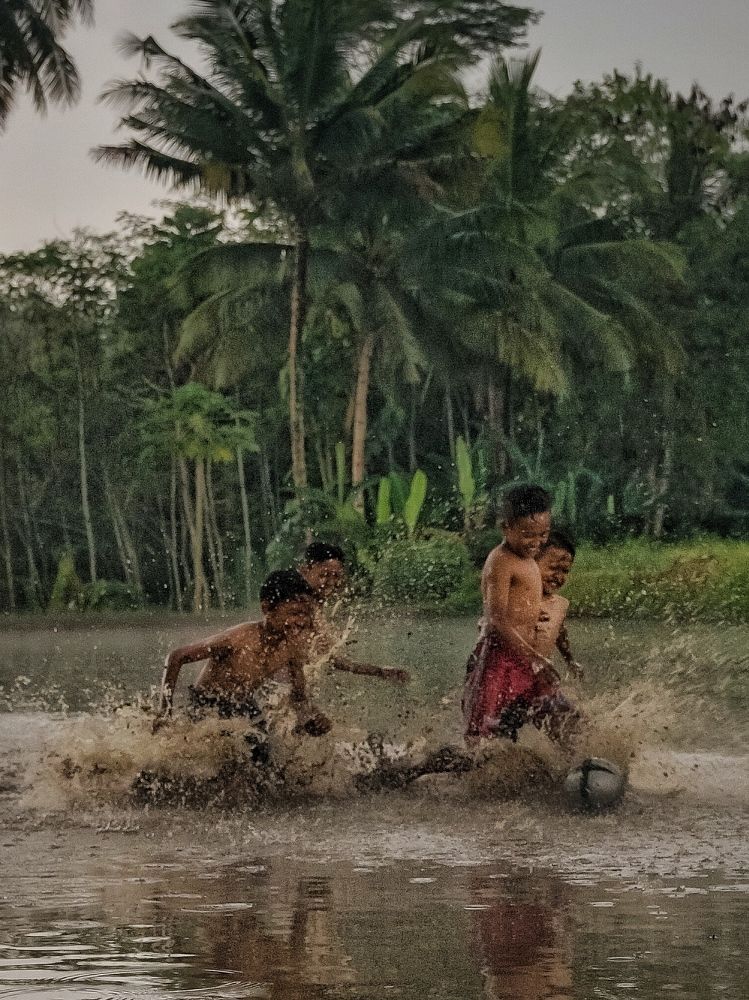 Photograph by Henri Fitriadi