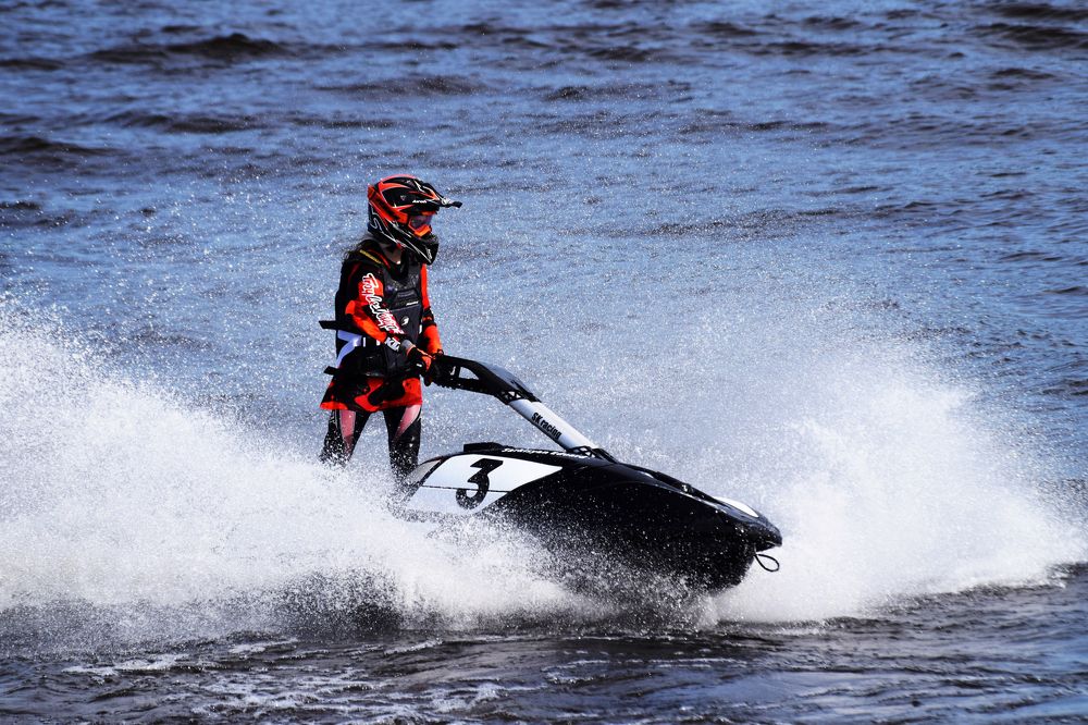 Бегущий по воде.