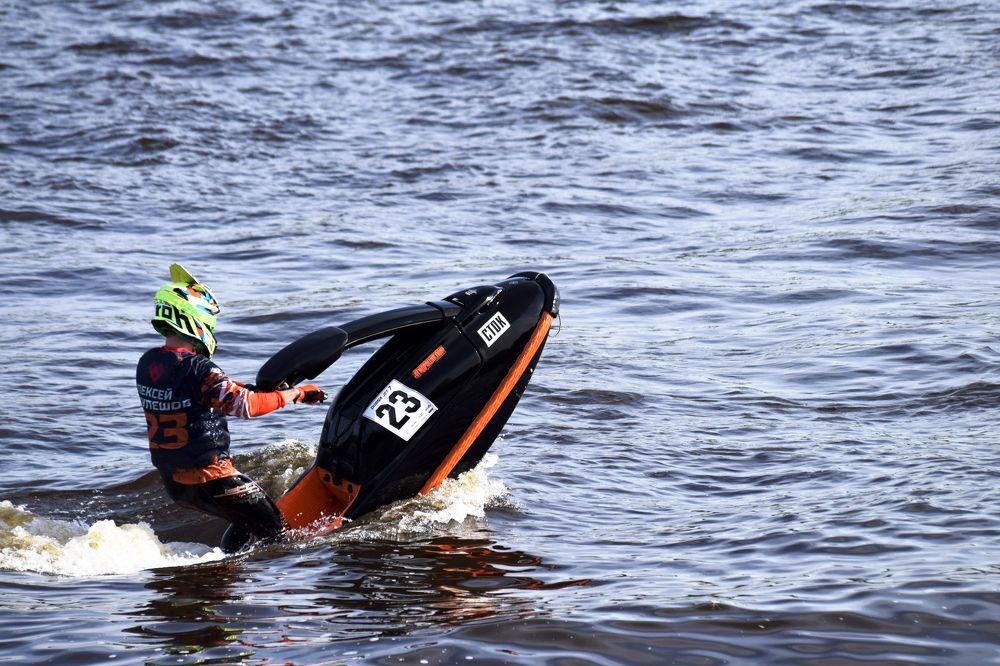 Из пучины морской.