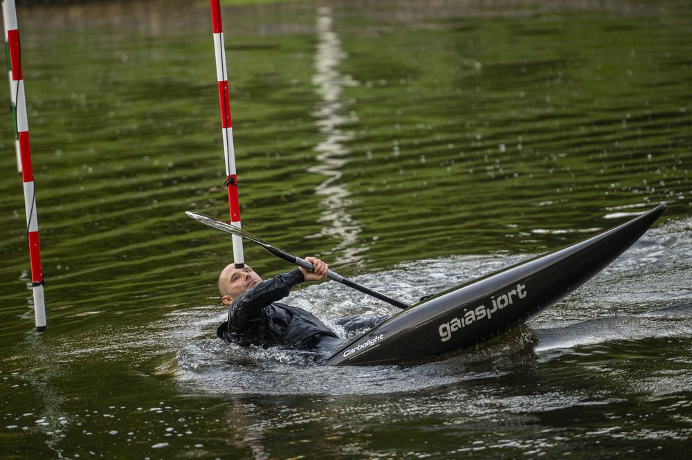 Тренировка по гребному слалому.