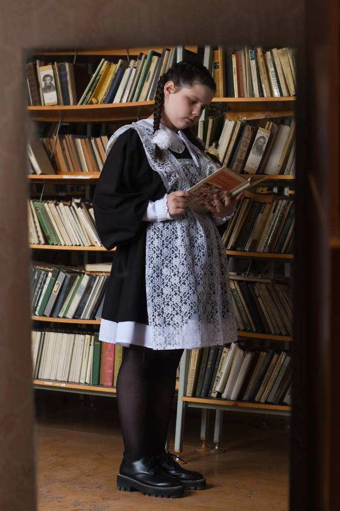 В школьной библиотеке