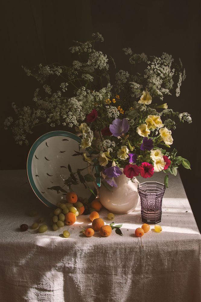 Фрукты и полевые цветы....