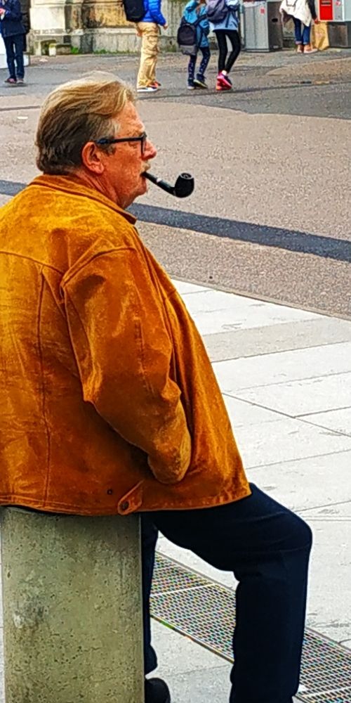 Мужчина С трубкой.