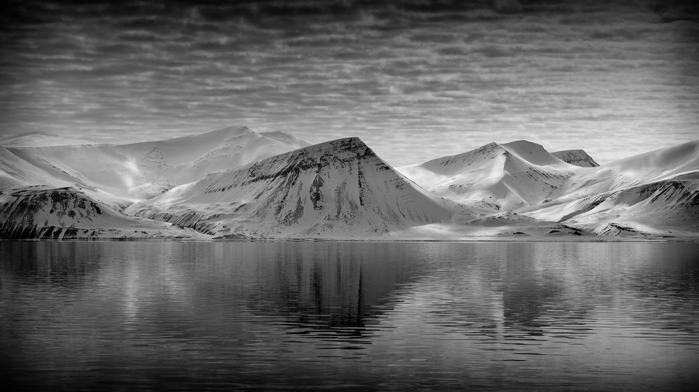 Photograph by Ruzdi Ekenheim