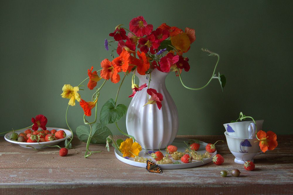 Настурция и клубника