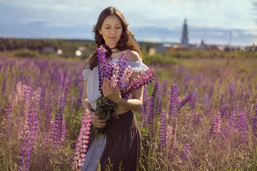 В поле с люпинами