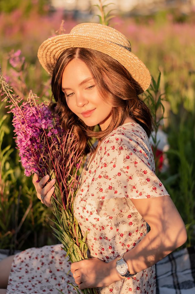 Девушка в шляпке