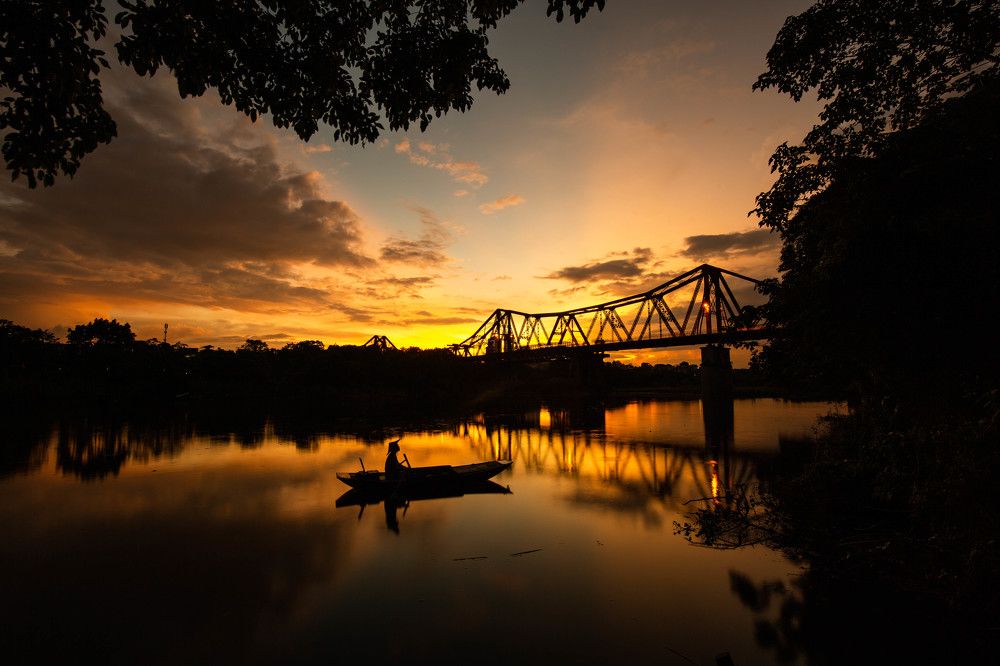 Sunset on Long Bien bridge