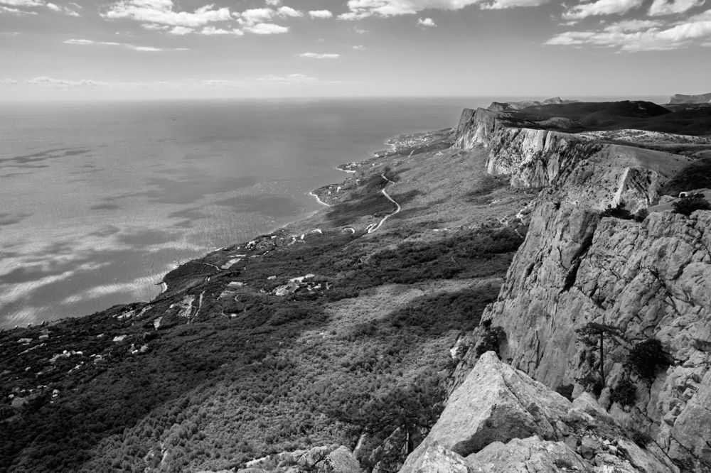 Южные обрывы, Крым. Вид с Мердвен-каясы.