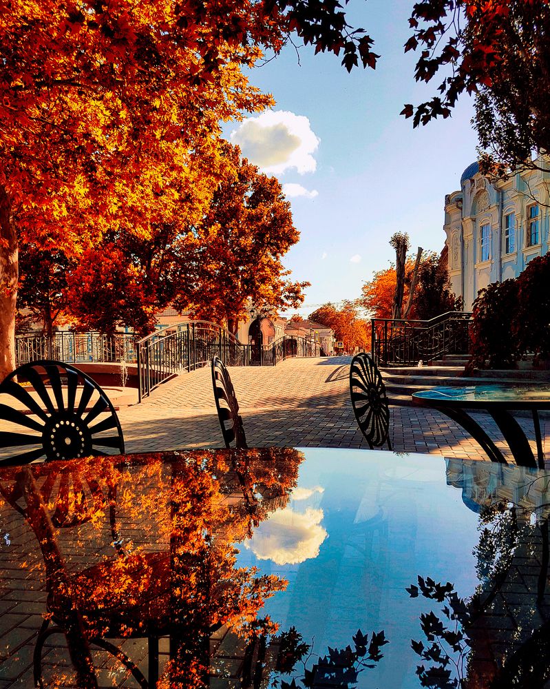 По уютным улочкам / Through cozy streets