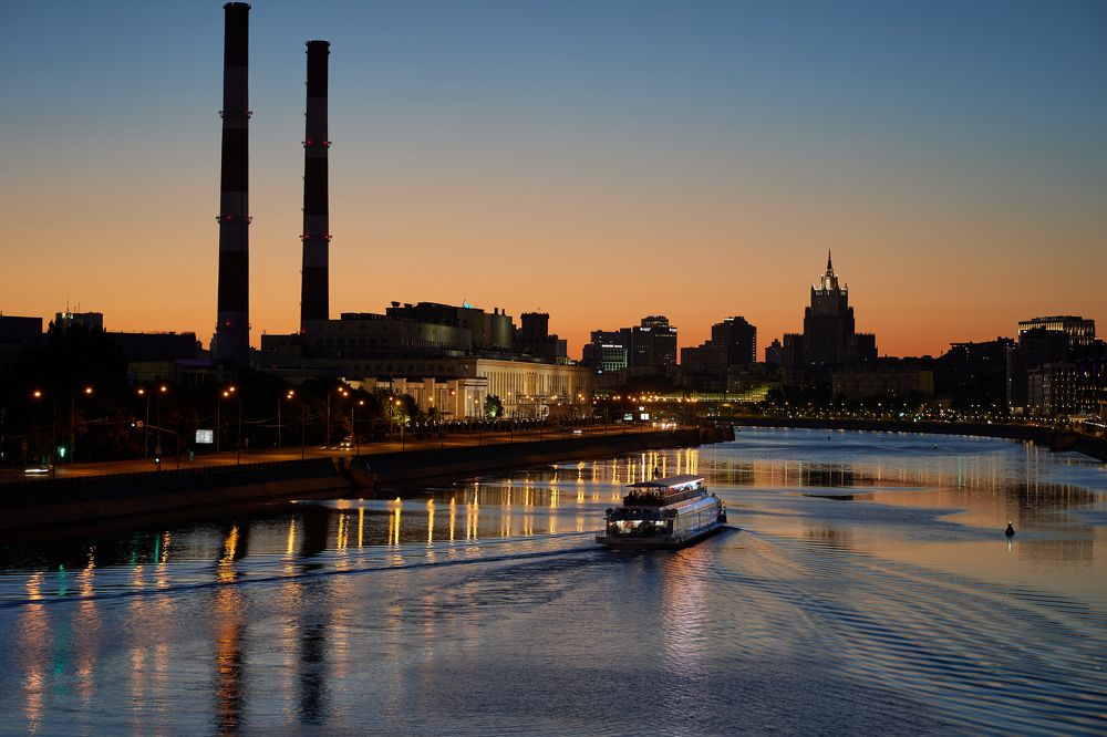 Moscow river at night