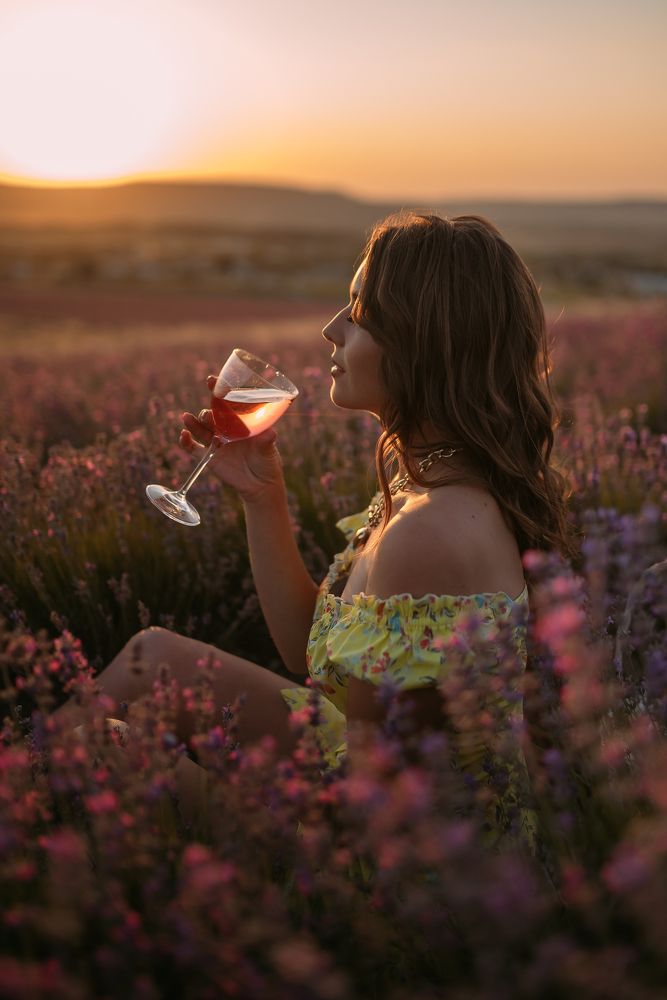 Винный закат в лаванде