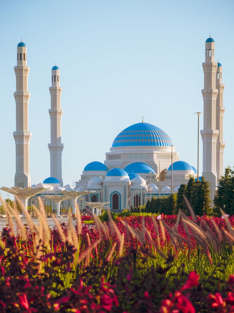 Новая мечеть в столице Казахстана, которая считается самой крупной  в Центральной Азии.