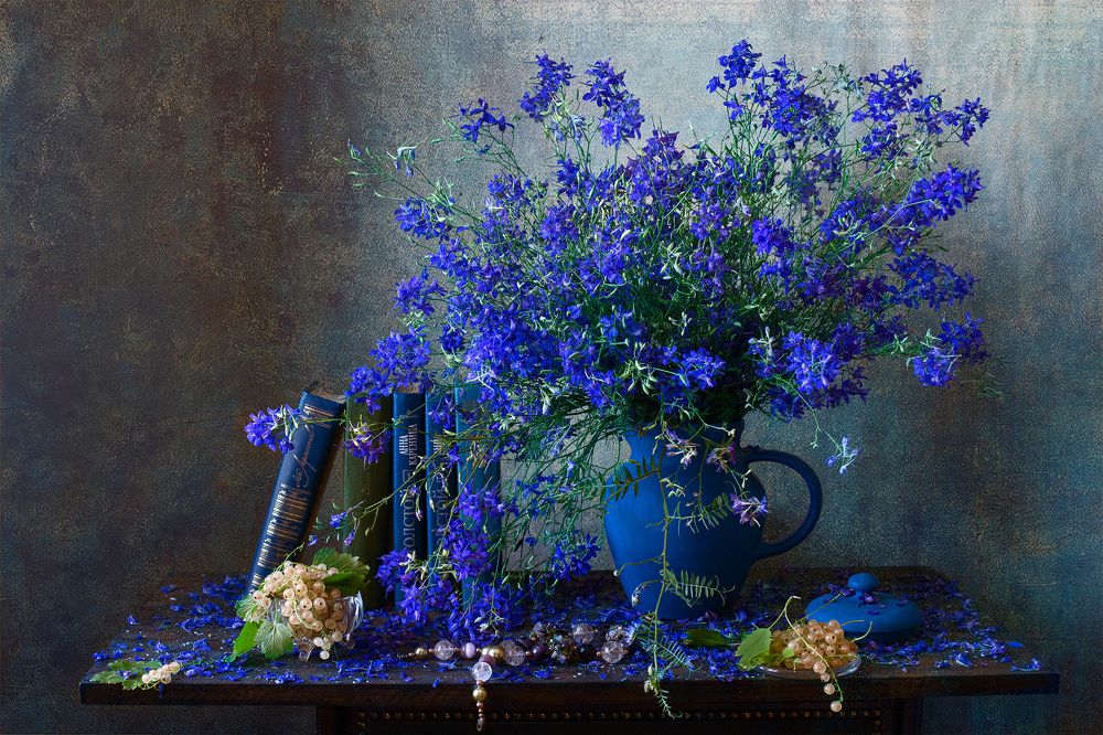 В синих тонах...