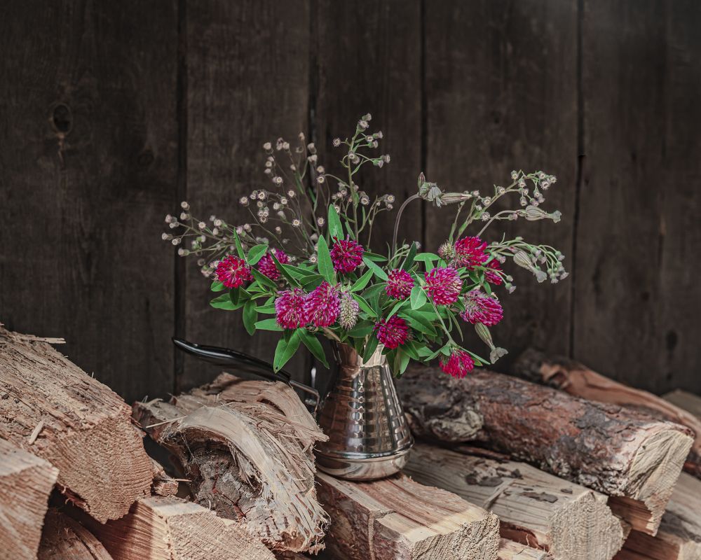 Красивый букет полевых цветов