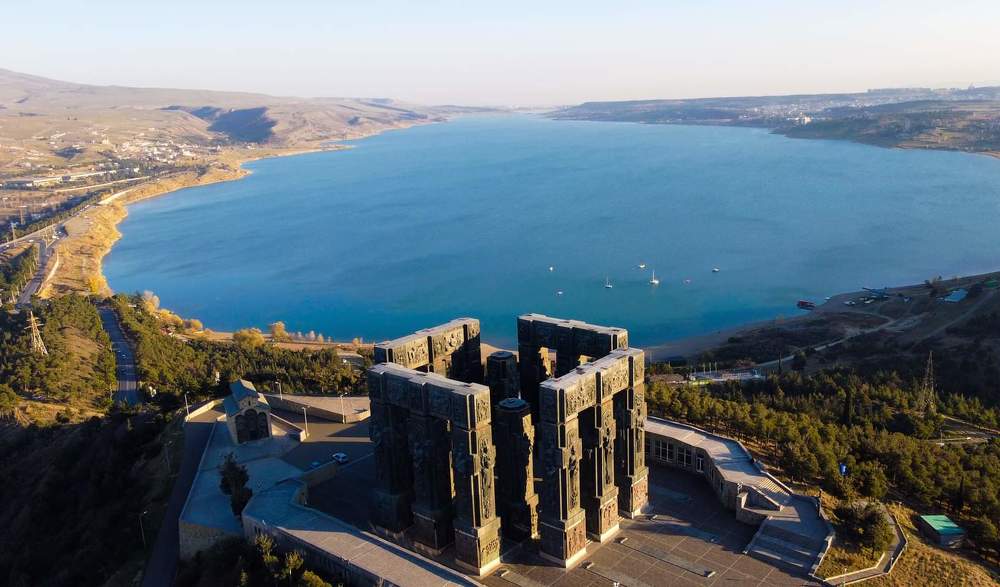 Монумент История Грузии на Тбилисский море