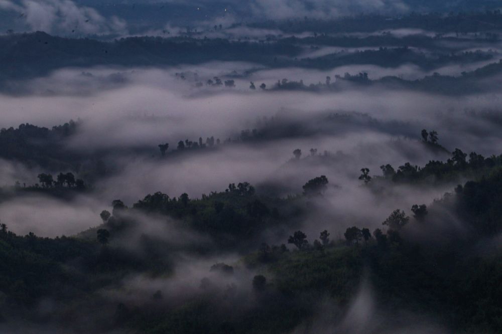 When mountains meet ocean of clouds