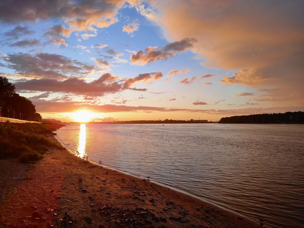 Волга на закате.