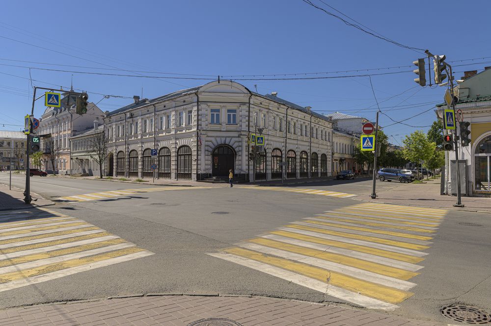 Человек и зебра