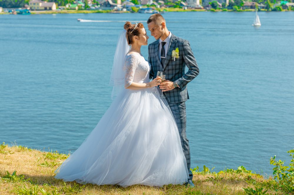 Белеет парус одинокий