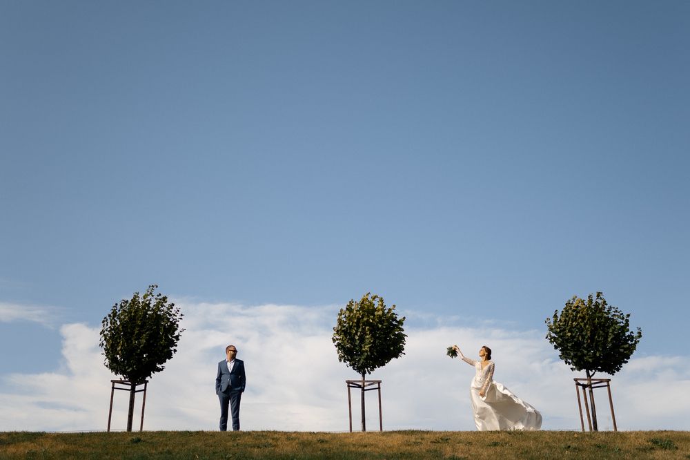 По дуновению ветра