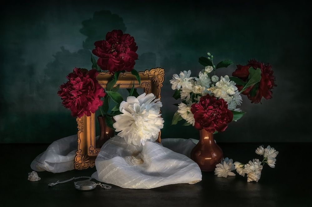 Пионы и жасмин