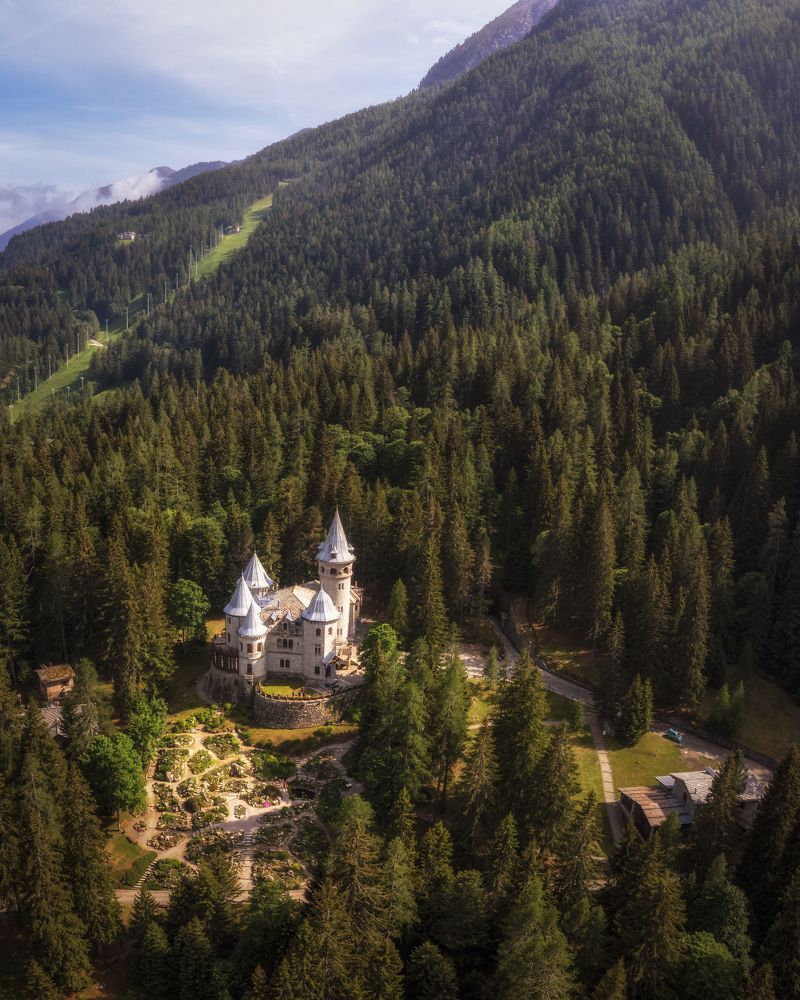 Photograph by Carlo Demicheli