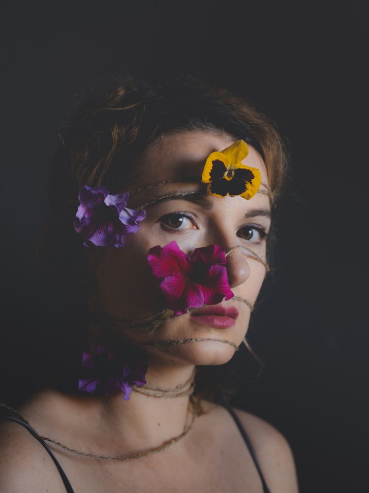 Автопортрет с цветами