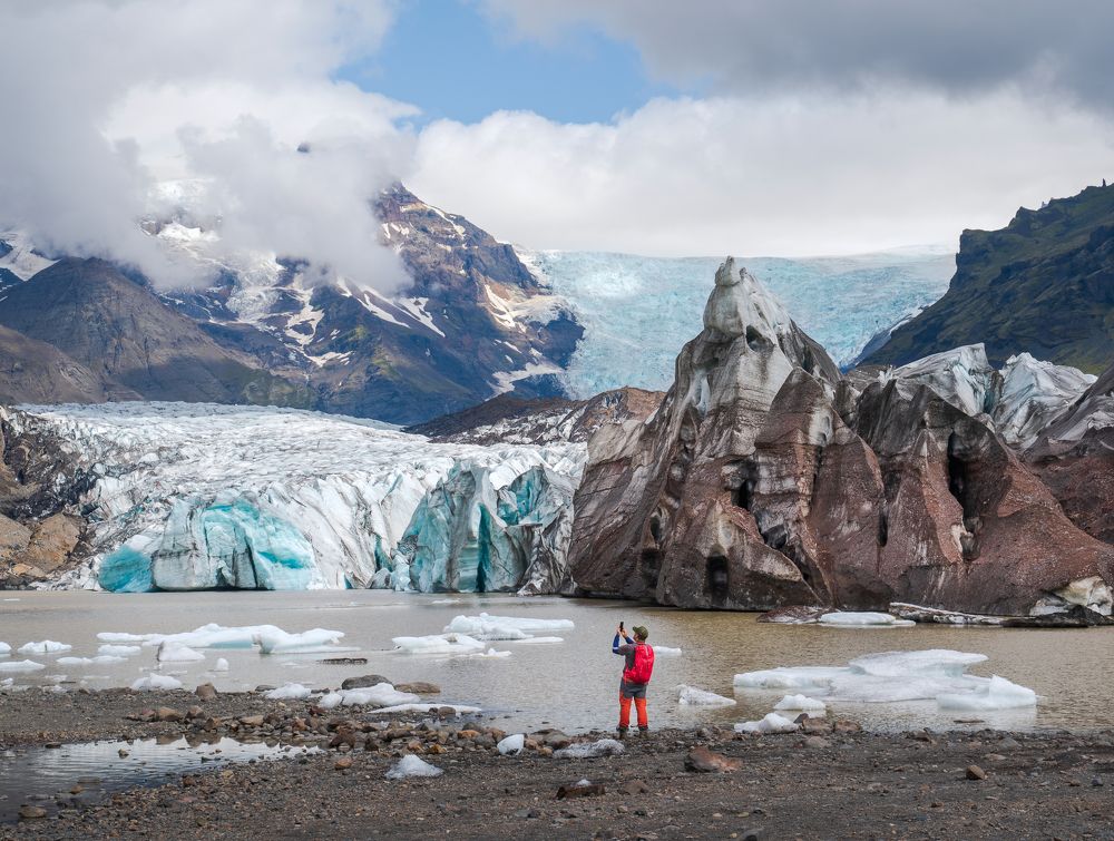 Photograph by Piotr Mickevic