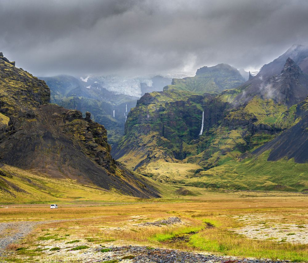 Photograph by Piotr Mickevic