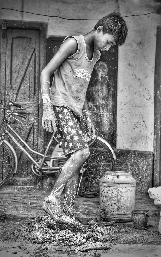 The Child Helpers of Durga Puja