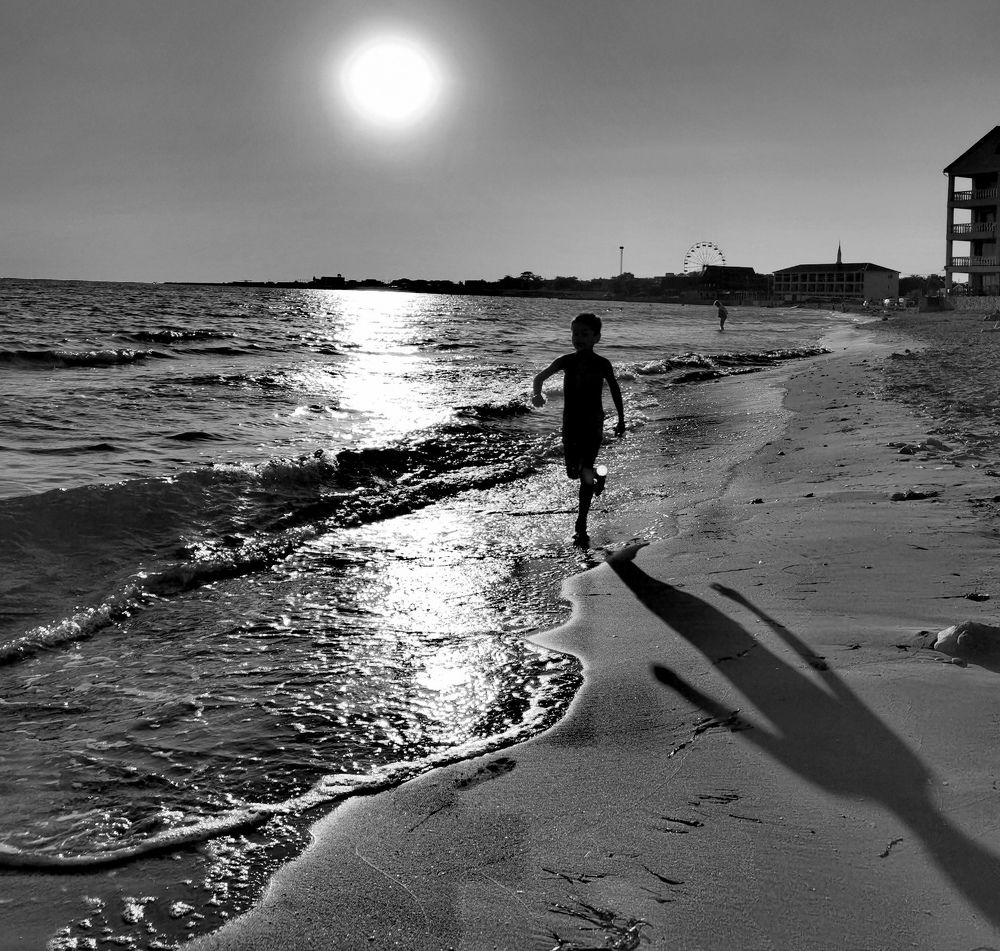 Мальчик и море