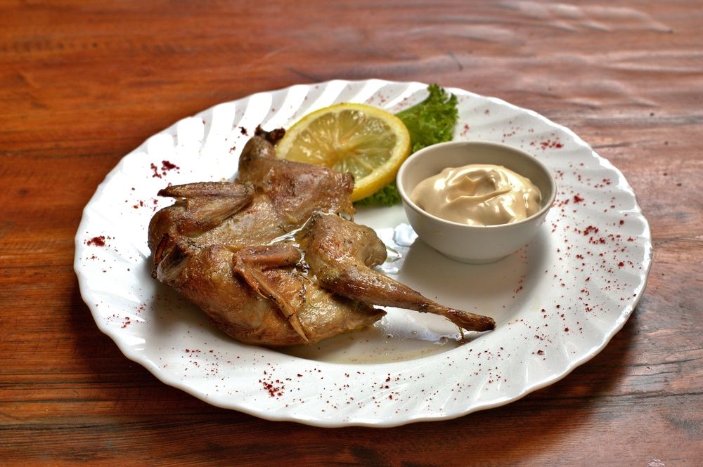 Жареная куропатка в крымском кафе