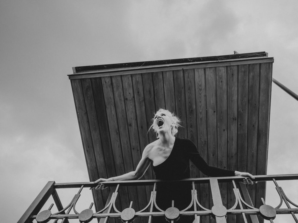 Катя вышла в платье