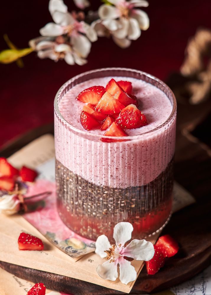 Strawberry Smoothie with Chia Seeds