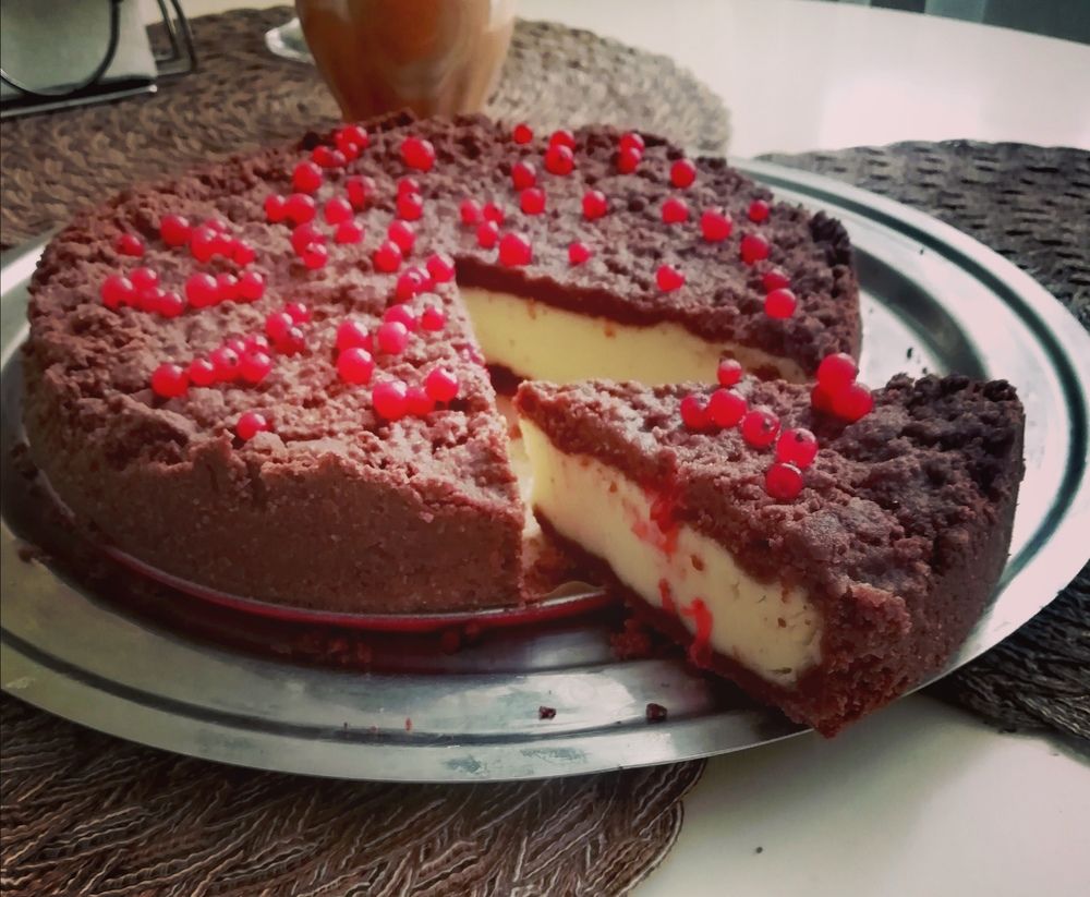 Chocolate curd pie with red currant.