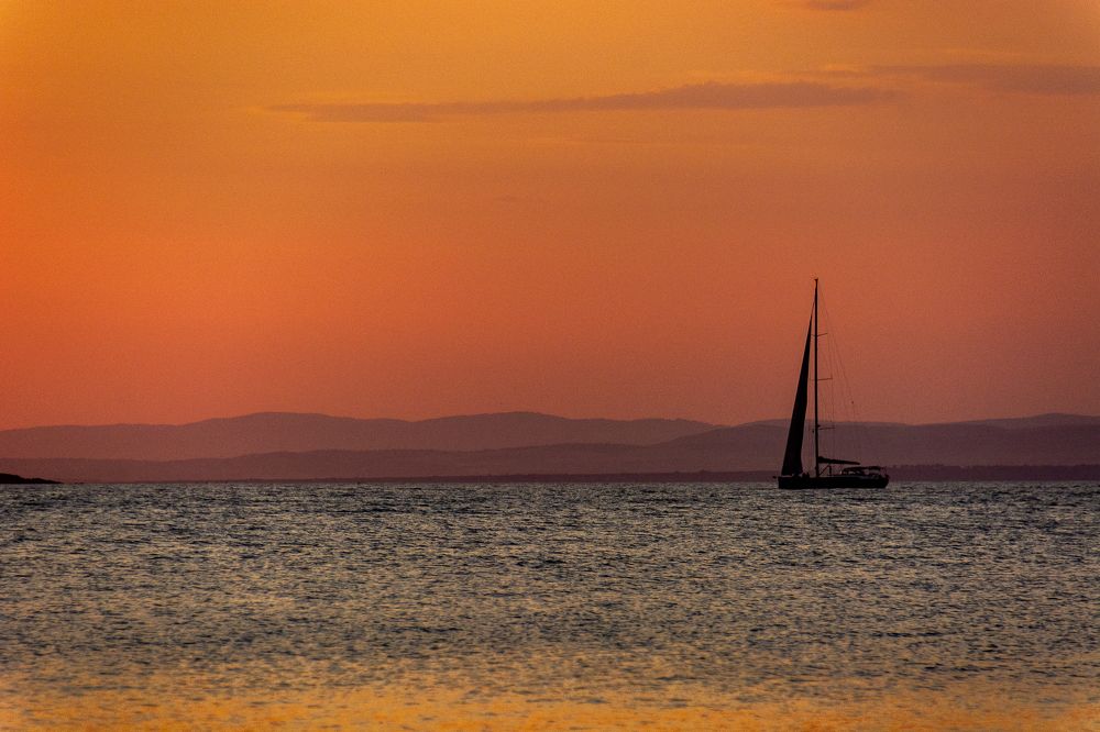 Яхта на закате