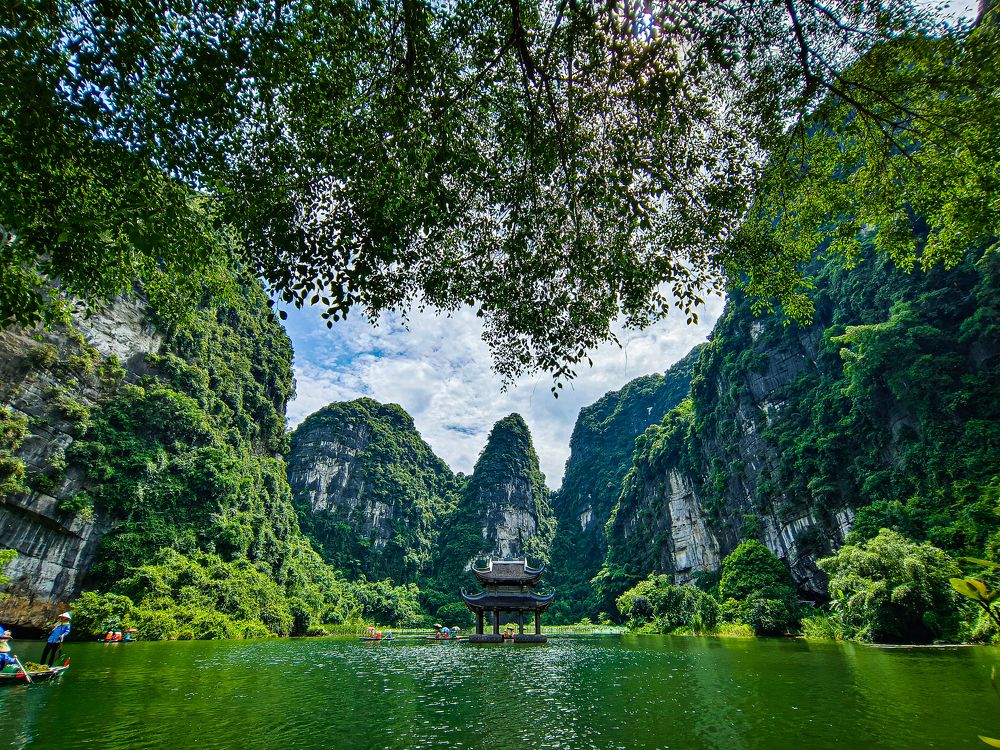 Photograph by Hoàng Vũ