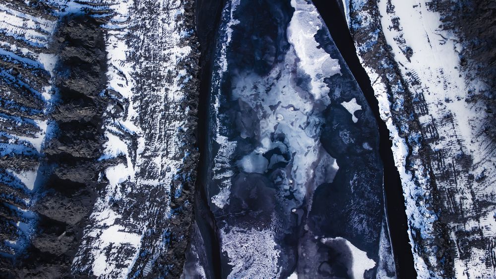 Лед на озере