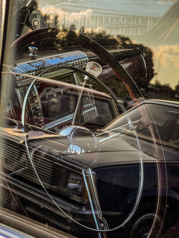 Через стекло