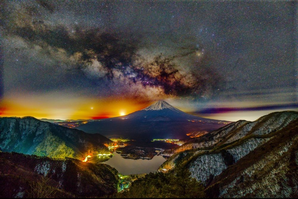 Photograph by Phùng Minh Long