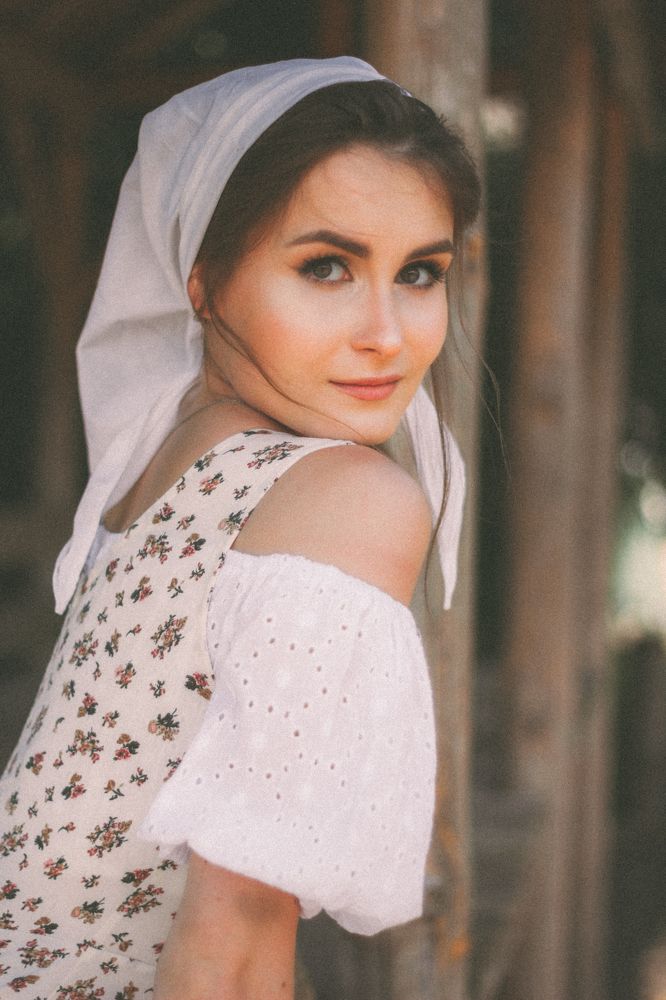 Деревенская девушка