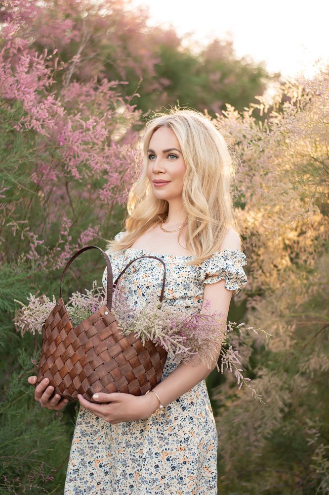 Прекрасная дева