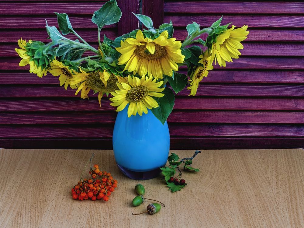 С подсолнухом..