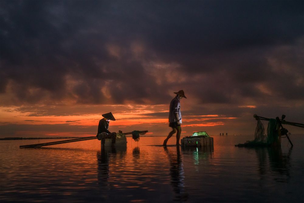 Fishermen on Quang Lang beach, in the early morning.