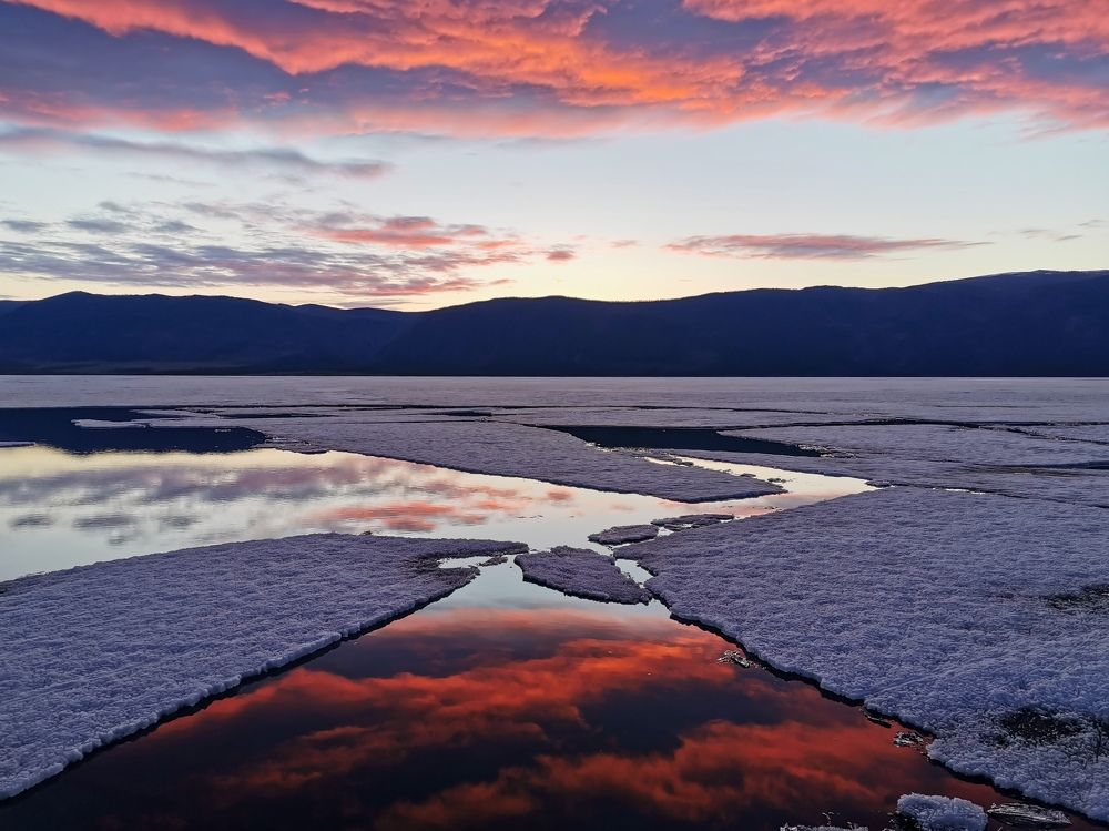 За уходящим льдом.