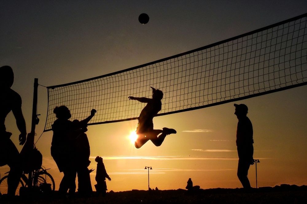 beach volleyball players